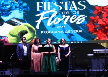 Disfrutan cientos de nogalenses la velada artística de las Fiestas