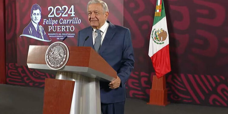 Petardazos contra Palacio Nacional, para provocar represión: AMLO
