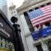 Wall Street opera mixto tras datos del PCE y veredicto contra Trump