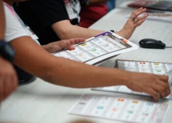 Miles de mexicanos que viven en el extranjero inicia voto por internet