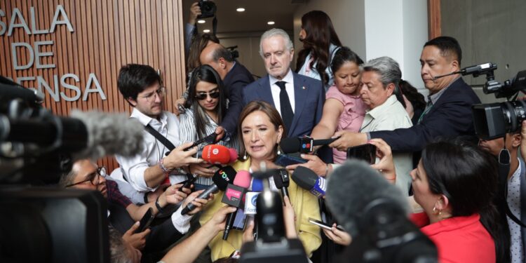 Presenta Xóchitl Gálvez demanda en el Tribunal Electoral por omisión del INE