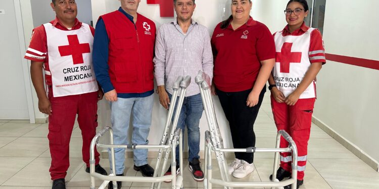 Alberto ‘Beto’ Vázquez sostiene encuentro con personal de la Cruz Roja