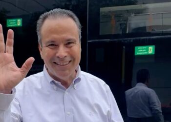 Busca Toño Astiazarán en China opciones de transporte eléctrico gratuito para estudiantes de educación superior