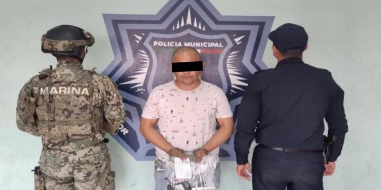 Aprehende policía municipal a hombre por robo a comercio