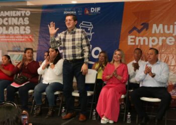 Atestigua Elías Retes entrega de proyectos productivos de Dif Sonora para el sur