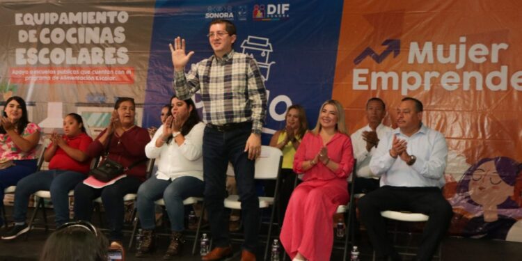 Atestigua Elías Retes entrega de proyectos productivos de Dif Sonora para el sur