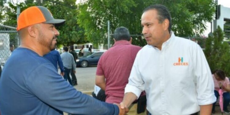 Dialoga Alcalde con vecinos de la colonia Fovissste