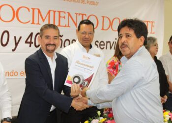 «DISFRUTEN EL TRAYECTO, NO LA ESTACIÓN» Juan Jesús Flores Mendoza