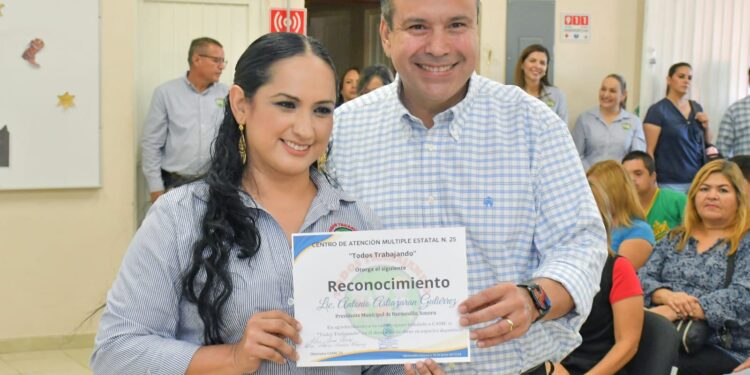 Reconoce comunidad escolar y vecinos de Las Villas apoyo de Toño Astiazarán