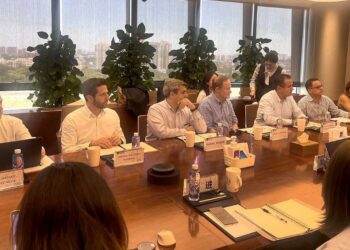 Visita Toño Astiazarán empresas líderes en sustentabilidad ambiental y reciclaje en China