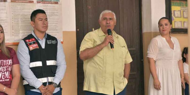 Presiden autoridades municipales arranque de campamento de verano en la Álvaro obregón