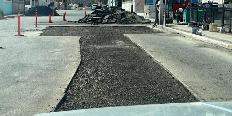 Trabaja Ayuntamiento de Guaymas en ‘bacheo’ en diferentes puntos del Puerto