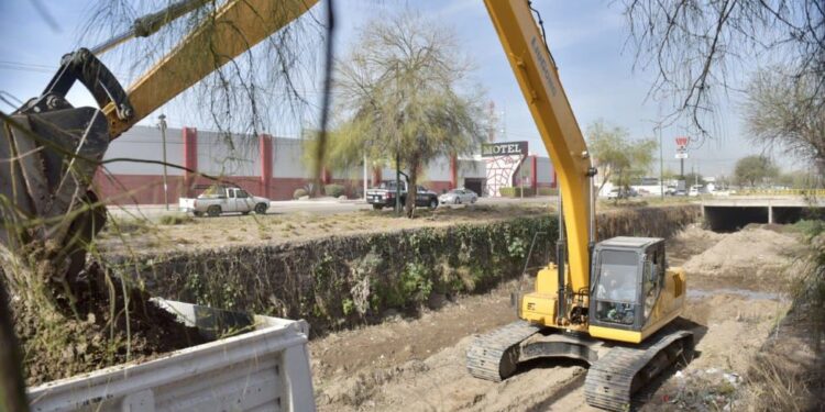 Mantiene Servicios Públicos Municipales limpieza de canales