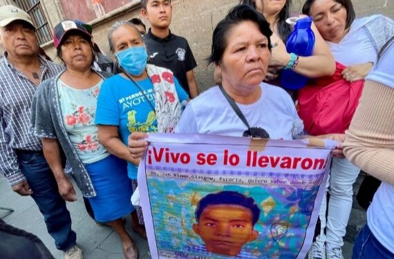 No habrá ‘carpetazo’ a caso Ayotzinapa, garantiza López Obrador