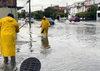 Ciclón mantiene amenaza; Estados aceleran medidas