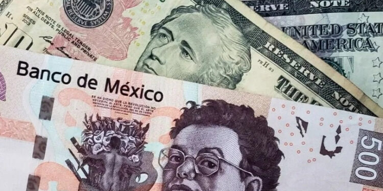 Peso mexicano logra apreciarse a 18.37 por dólar