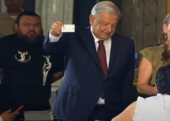 Emite AMLO su último voto como Presidente