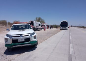 Atienden a pasajeros de autobús descompuesto en libramiento de Hermosillo