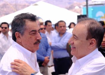 Atestigua presidente municipal relanzamiento del puerto de Guaymas y el primer embarque de autos