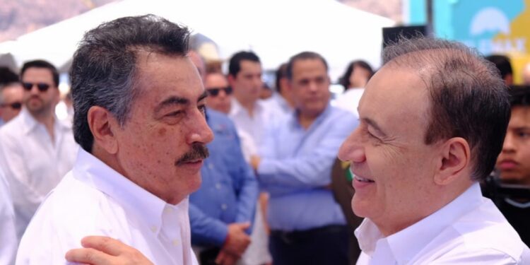 Atestigua presidente municipal relanzamiento del puerto de Guaymas y el primer embarque de autos