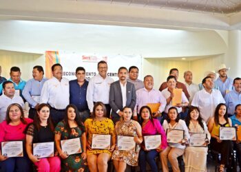 Reconocen por 20, 30 Y 40 años de Servicio a docentes del Sur de Sonora