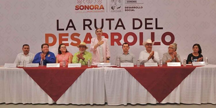 Entrega Gobierno de Sonora lentes y tarjetas de programas sociales en zona urbana y rural de Hermosillo