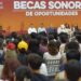 Participa Lamarque Cano en entrega de Becas a estudiantes universitarios