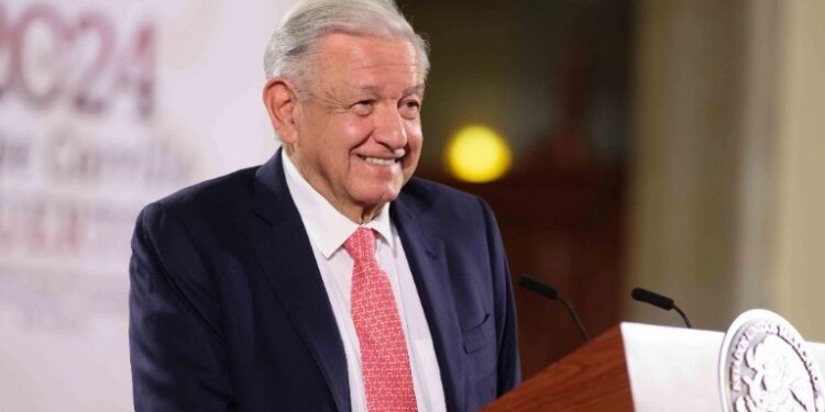 Reitera AMLO su contento por liberación de Assange