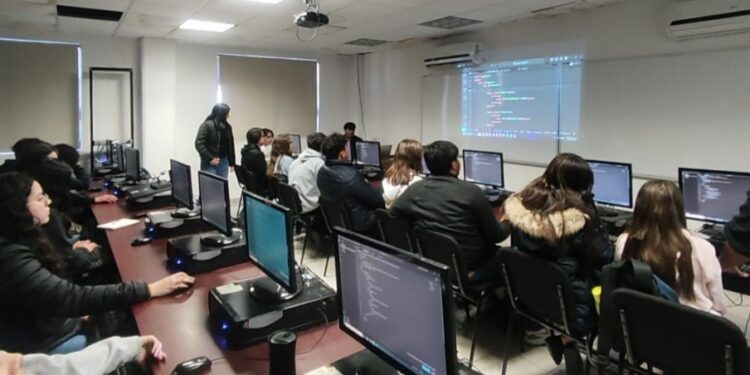 Facilita Unisierra hospedaje de alumnos foráneos con directorio de casas de asistencia