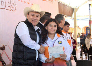 Gobernador Durazo beneficia a estudiantes con presupuesto histórico en Sonora
