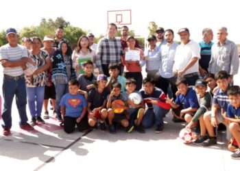 Entrega Elías Retes cancha de usos múltiples para Bacabachi