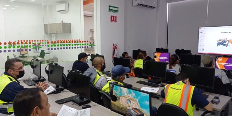 Exhorta ISEA a aprovechar los servicios de las Plazas Comunitarias