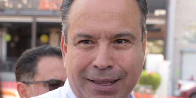 Anuncia Toño Astiazarán construcción de andador peatonal en Bahía de Kino