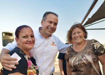 Entrega Toño Astiazarán tercera etapa de pavimentación de bulevar Las Quintas