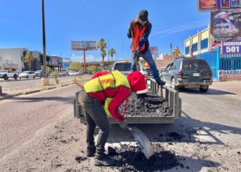 Aprovechan buen clima para el bacheo de calles