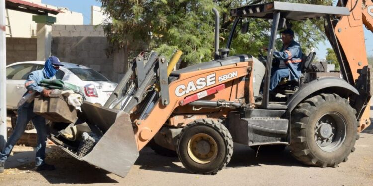 Lleva Ayuntamiento de Hermosillo jornada de descacharre a Romanza Residencial