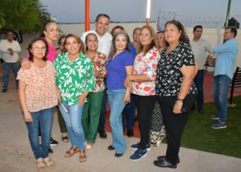 Entrega Toño Astiazarán rehabilitación de Parque La Esperanza