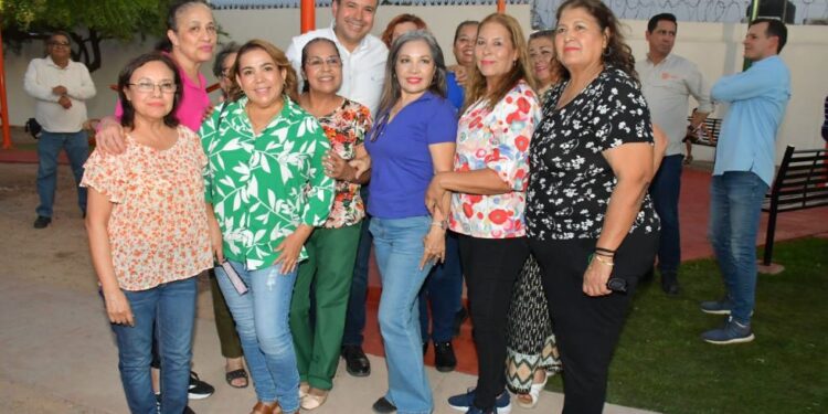 Entrega Toño Astiazarán rehabilitación de Parque La Esperanza
