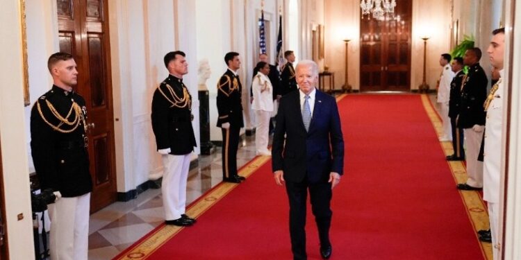 Crecen voces en EU para que Biden deje la lucha electoral