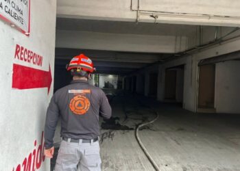 Evacuan hotel en el centro de Monterrey por incendio