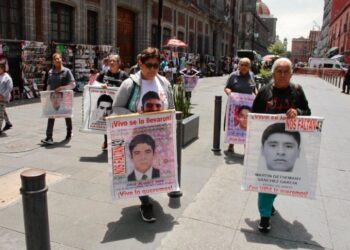 Padres de los 43 tienen claro que trabajamos para encontrar a sus hijos: AMLO