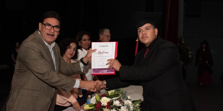 Preside Alcalde Graduación de la Preparatoria Municipal