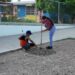 Entrega Ayuntamiento de Guaymas y Ecología Municipal árboles a vecinos del sector Centinela.