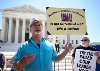 Corte otorga inmunidad a Trump incluso por delitos graves