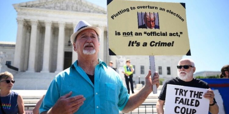 Corte otorga inmunidad a Trump incluso por delitos graves