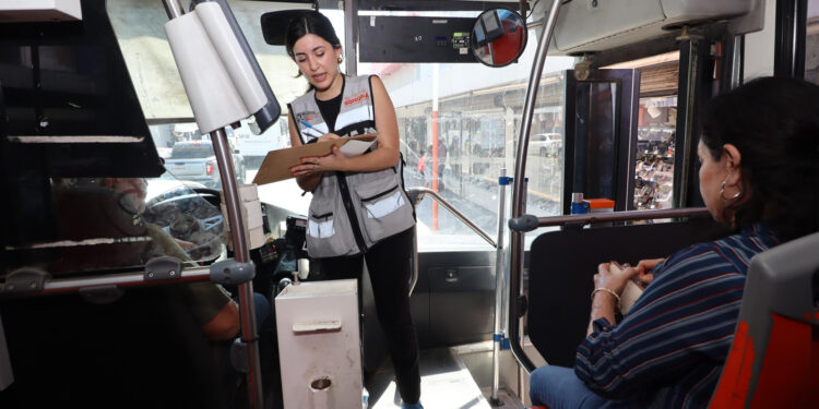 Verifica Contraloría Sonora sistema de transporte público y centros de credencialización