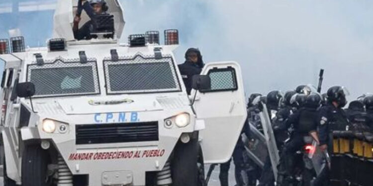 Decenas de detenidos en Venezuela por acciones “terroristas” en últimas horas, dice Maduro