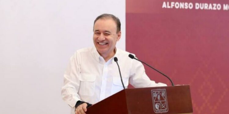 Cumple Gobernador Durazo con entrega de uniformes escolares gratuitos en 68 municipios de la entidad