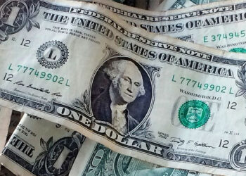 Peso cae tras dato del PIB local