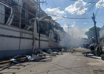 Reportan cuatro lesionados tras explosión en fábrica en Edomex